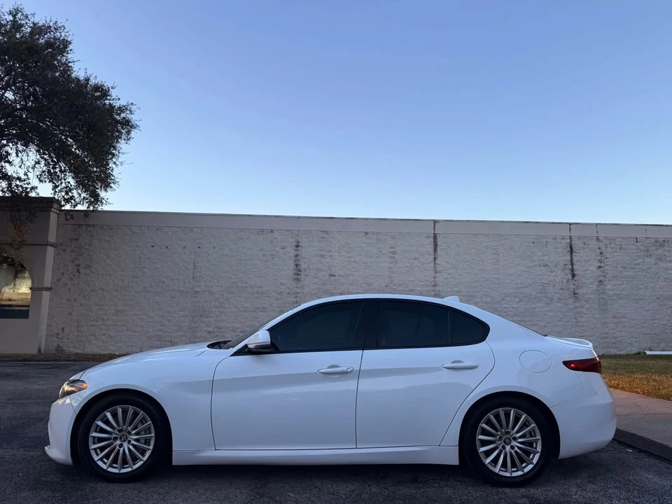 2022 Alfa Romeo Giulia - Image 5 of 20