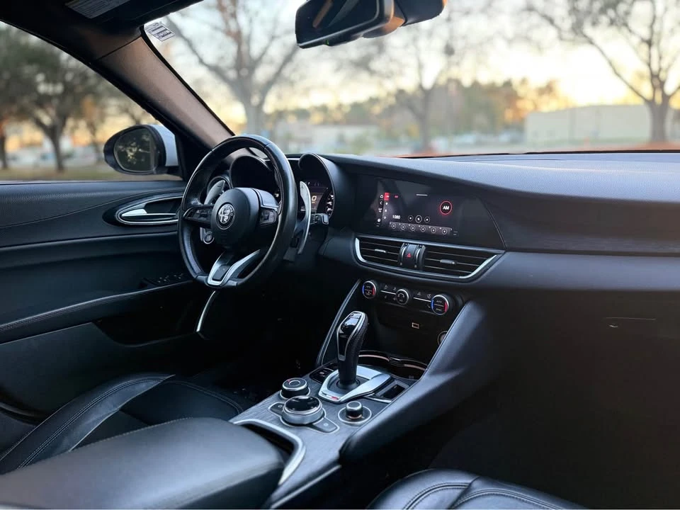 2022 Alfa Romeo Giulia - Image 19 of 20
