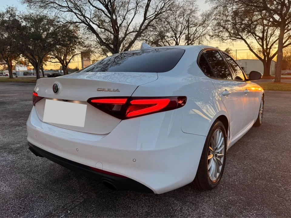 2022 Alfa Romeo Giulia - Image 8 of 20
