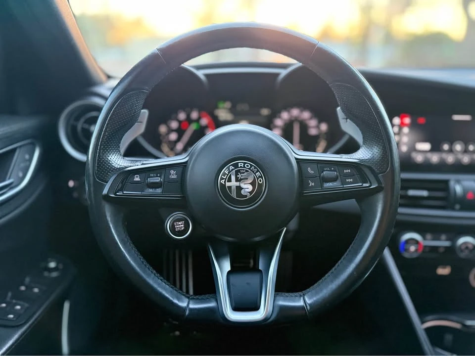2022 Alfa Romeo Giulia - Image 16 of 20