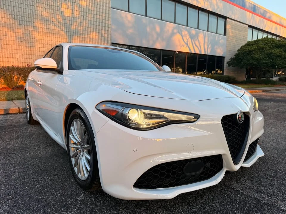 2022 Alfa Romeo Giulia - Image 2 of 20
