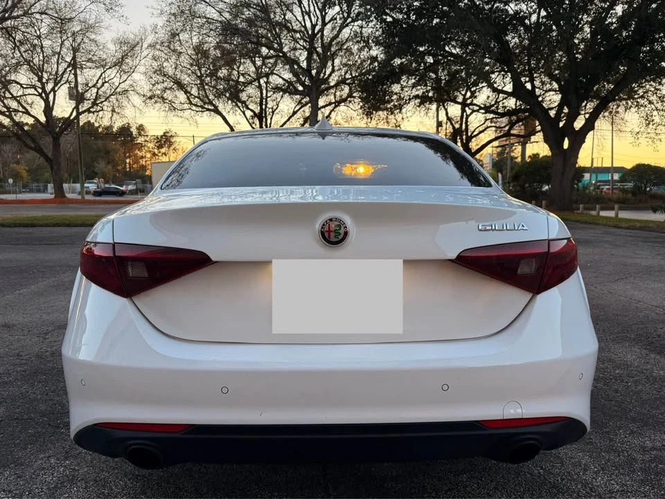 2022 Alfa Romeo Giulia - Image 7 of 20