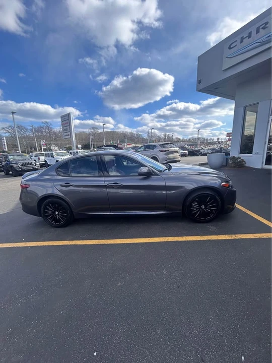 2022 Alfa Romeo Giulia - Image 4 of 12
