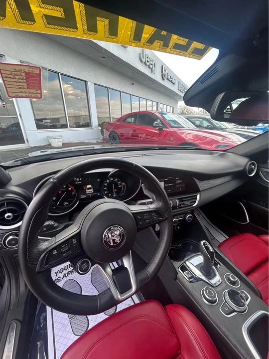 2022 Alfa Romeo Giulia - Image 8 of 12