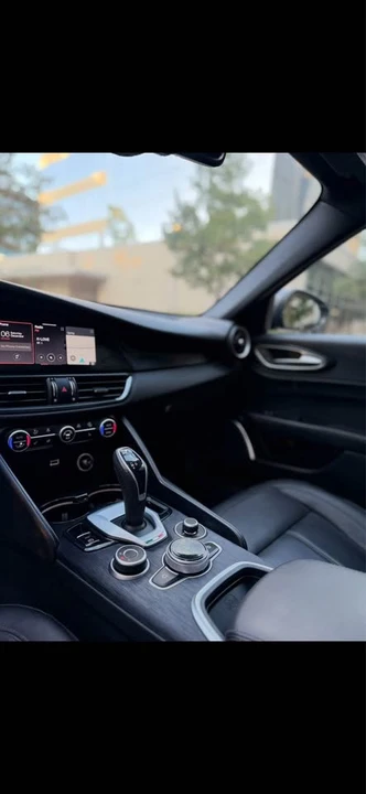 2022 Alfa Romeo Giulia - Image 5 of 14