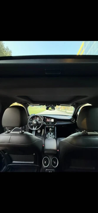 2022 Alfa Romeo Giulia - Image 10 of 14