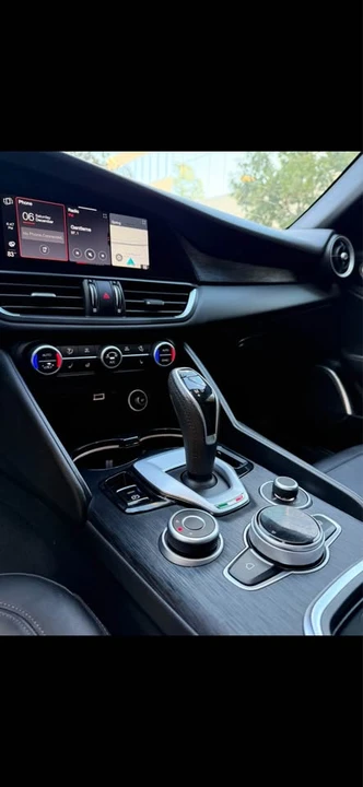 2022 Alfa Romeo Giulia - Image 9 of 14