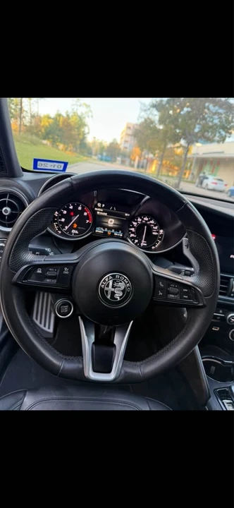 2022 Alfa Romeo Giulia - Image 4 of 14