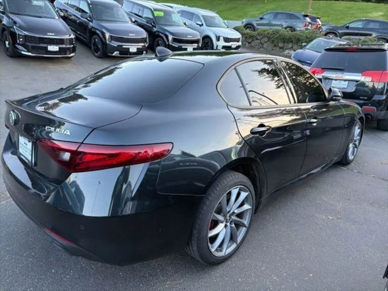 2022 Alfa Romeo Giulia - Image 4 of 7