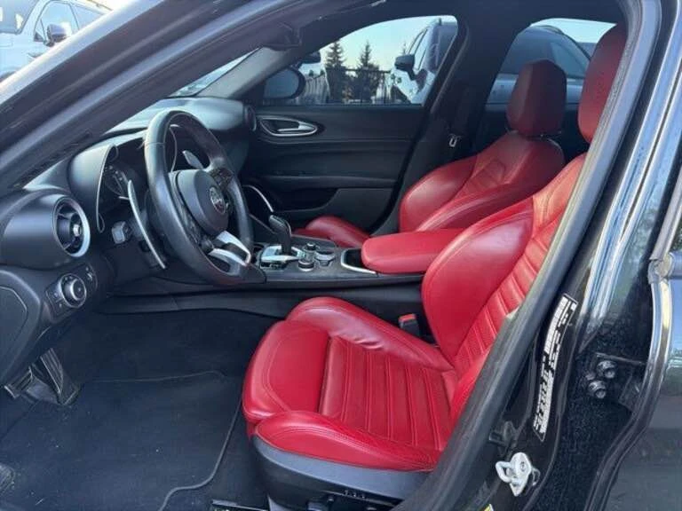 2022 Alfa Romeo Giulia - Image 6 of 7