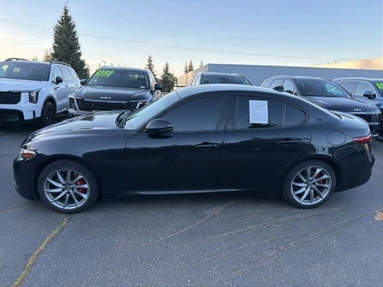 2022 Alfa Romeo Giulia - Image 2 of 7