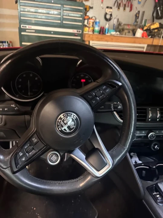 2022 Alfa Romeo Giulia - Image 5 of 8