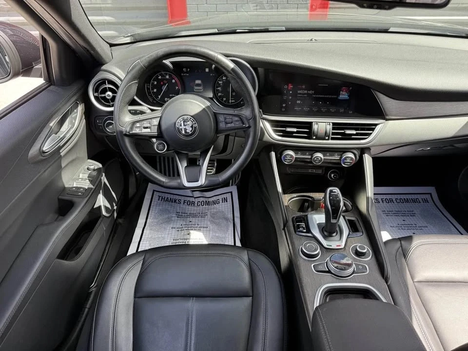 2022 Alfa Romeo Giulia - Image 16 of 18