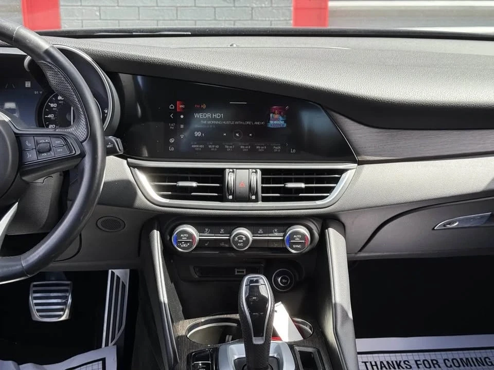 2022 Alfa Romeo Giulia - Image 12 of 18