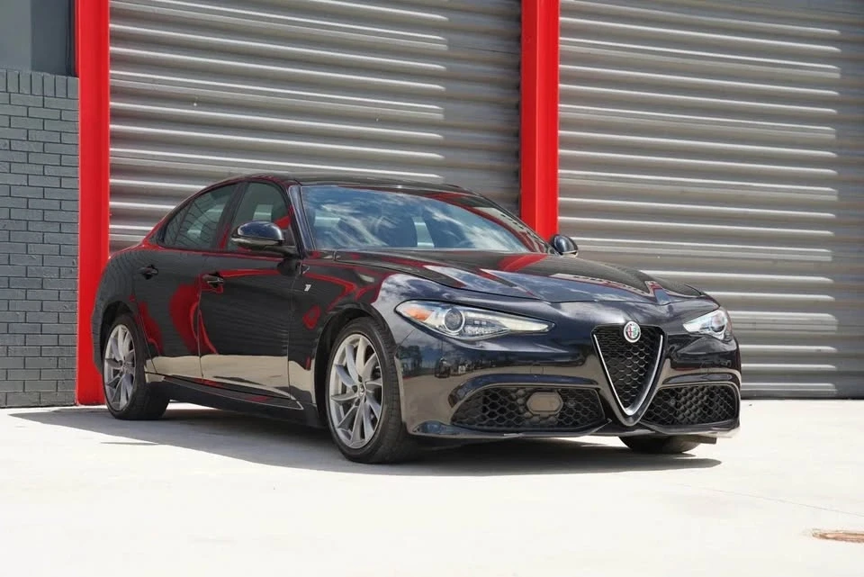 2022 Alfa Romeo Giulia - Image 2 of 18