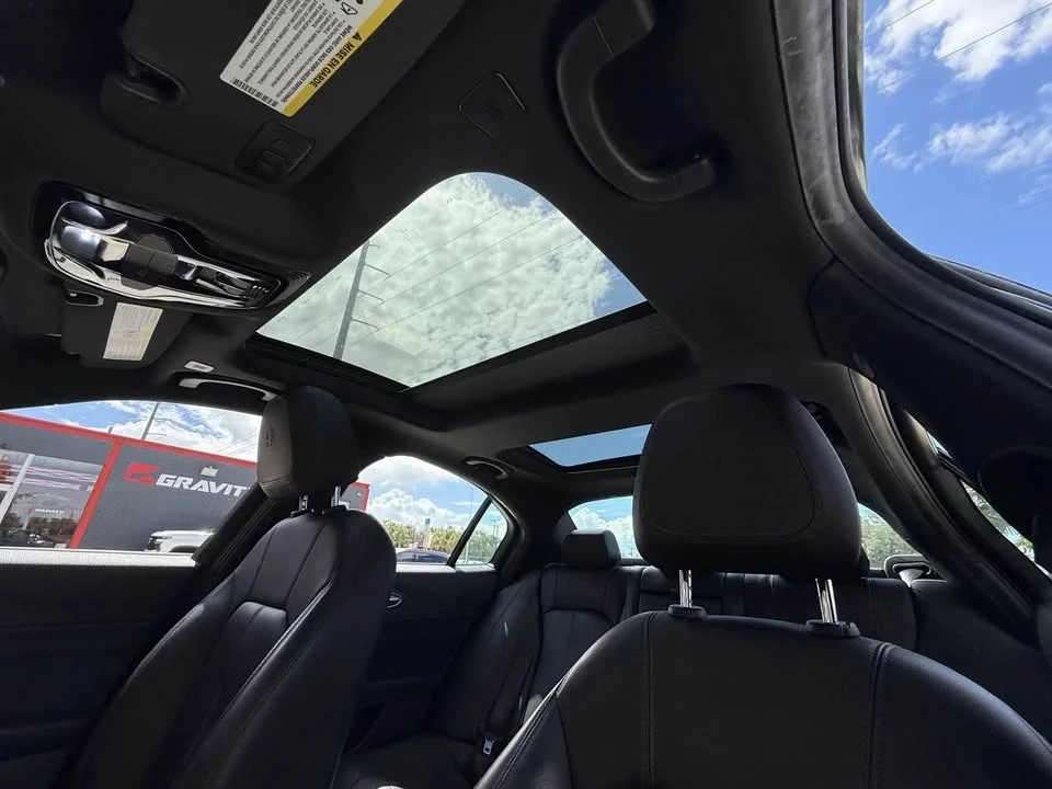 2022 Alfa Romeo Giulia - Image 15 of 18