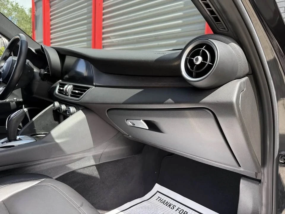 2022 Alfa Romeo Giulia - Image 11 of 18