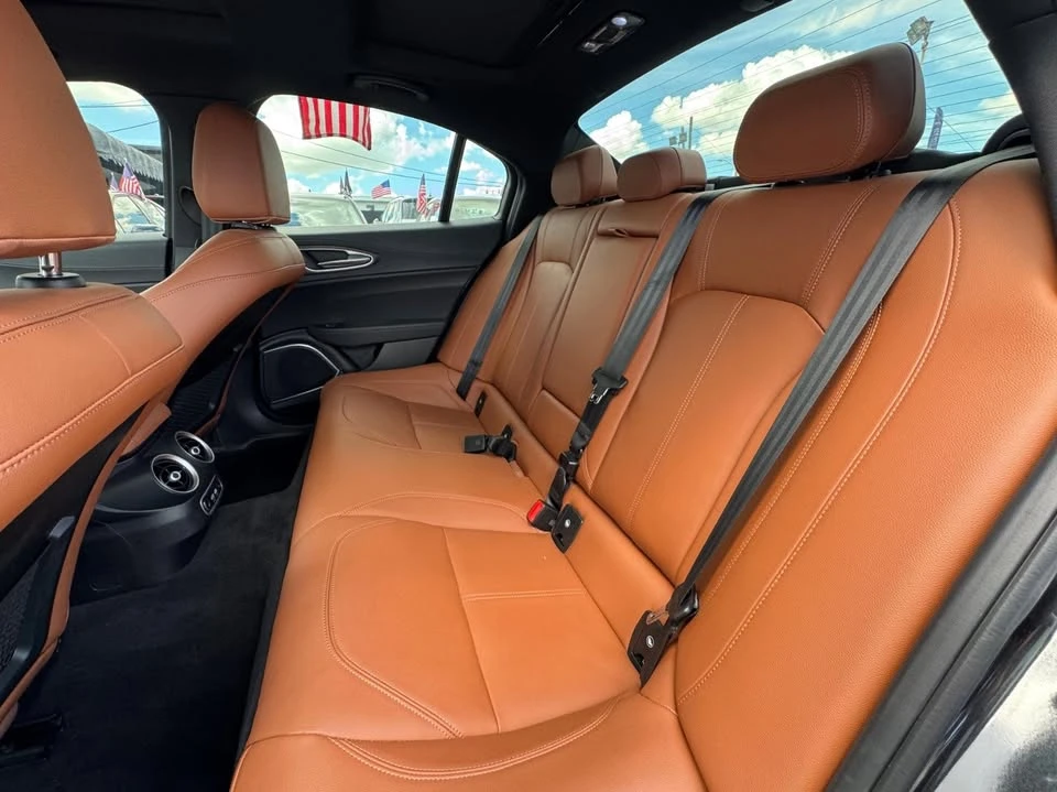 2022 Alfa Romeo Giulia - Image 8 of 9