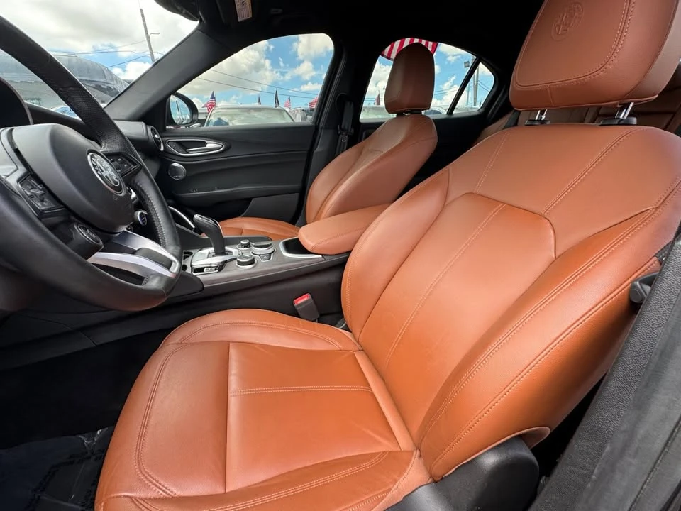 2022 Alfa Romeo Giulia - Image 7 of 9