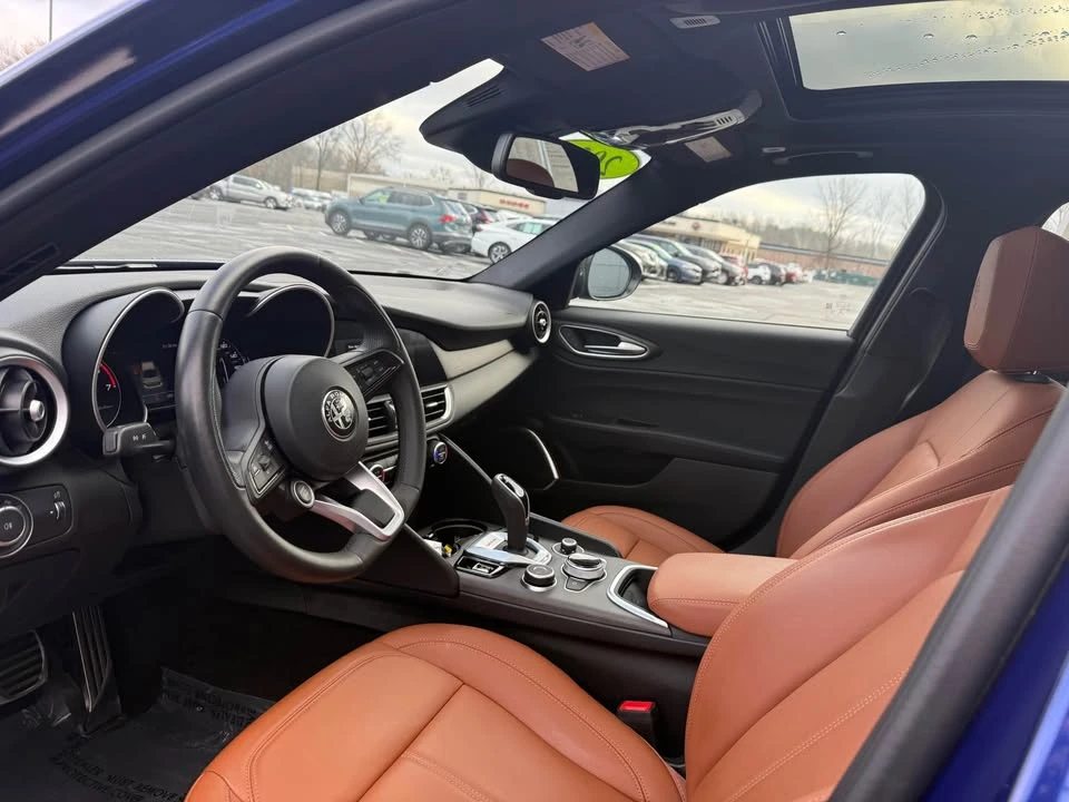 2022 Alfa Romeo Giulia - Image 4 of 5