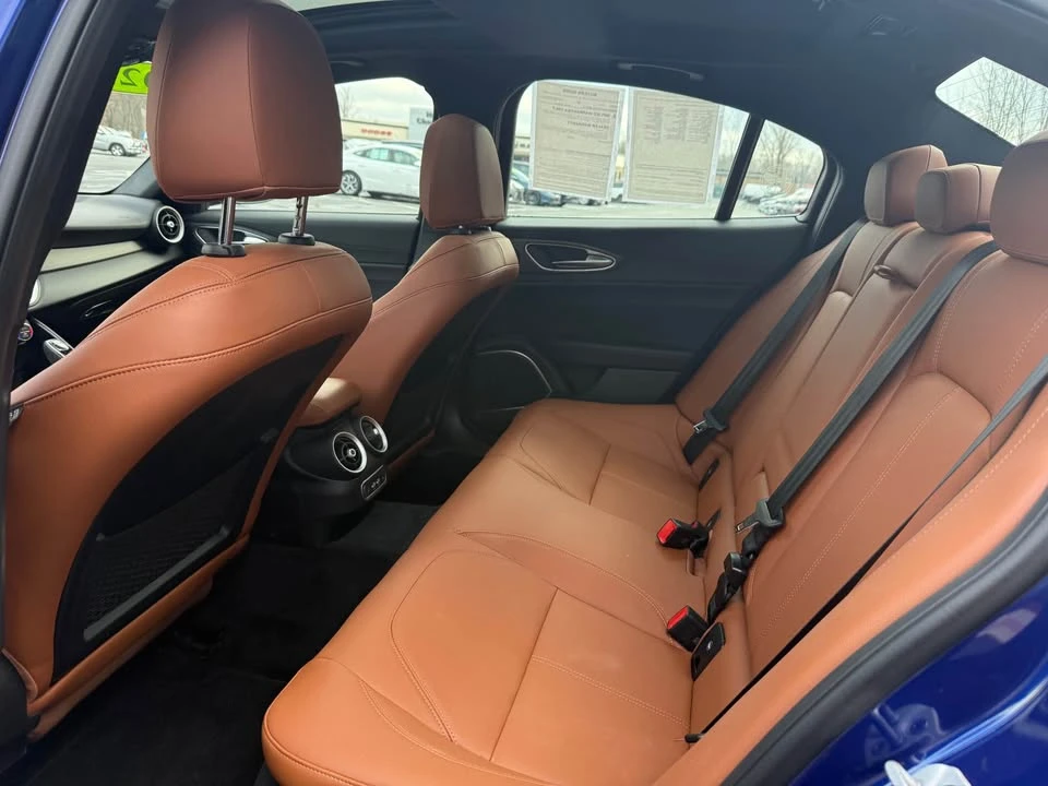 2022 Alfa Romeo Giulia - Image 5 of 5