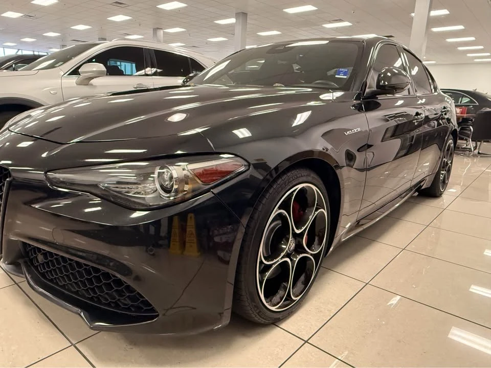 2022 Alfa Romeo Giulia - Image 3 of 17