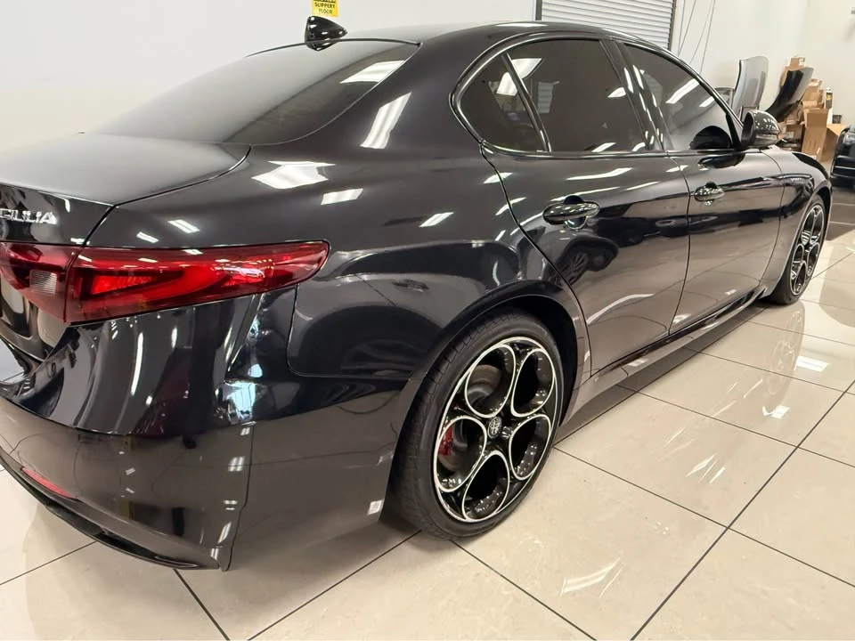 2022 Alfa Romeo Giulia - Image 5 of 17