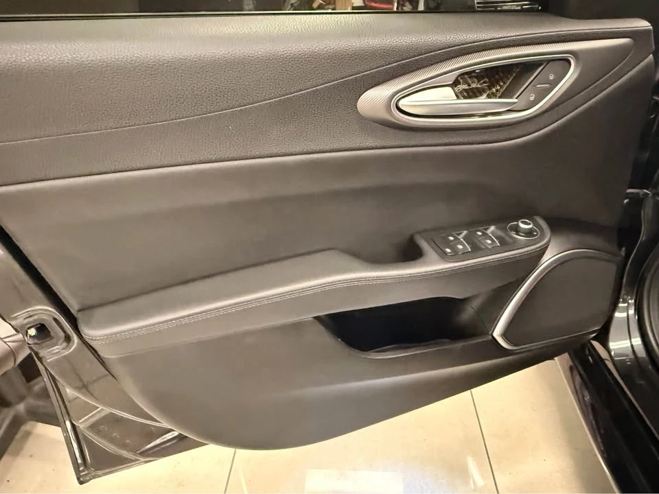 2022 Alfa Romeo Giulia - Image 13 of 17