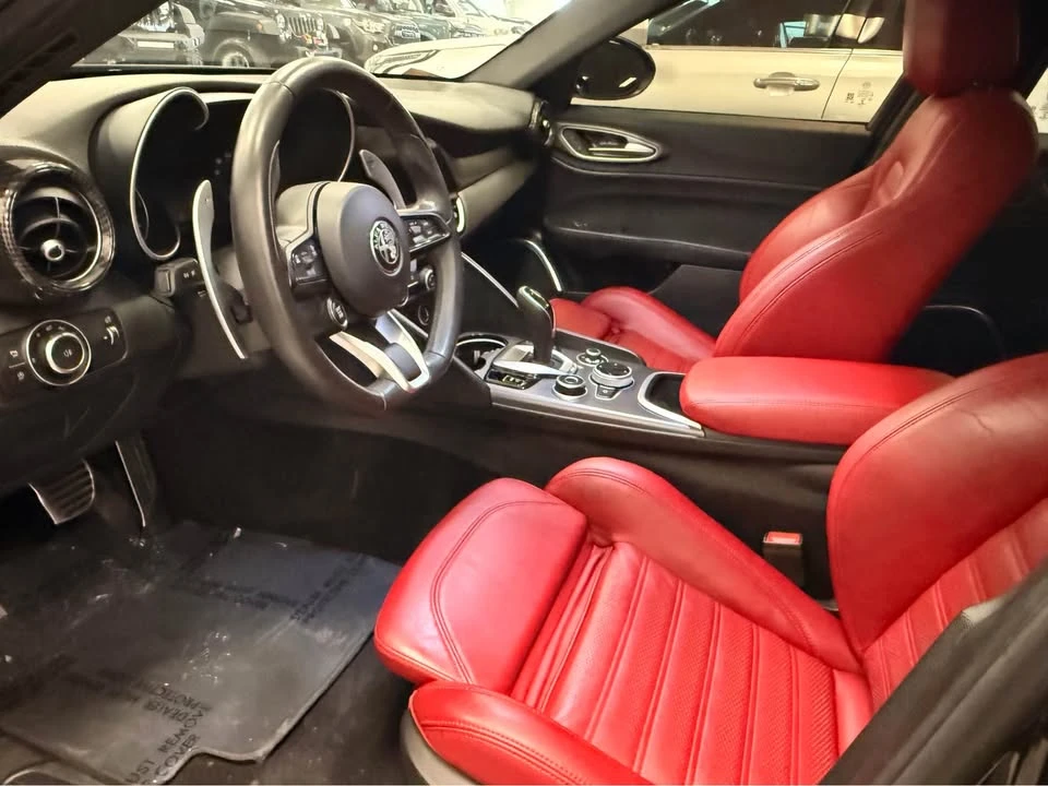 2022 Alfa Romeo Giulia - Image 8 of 17
