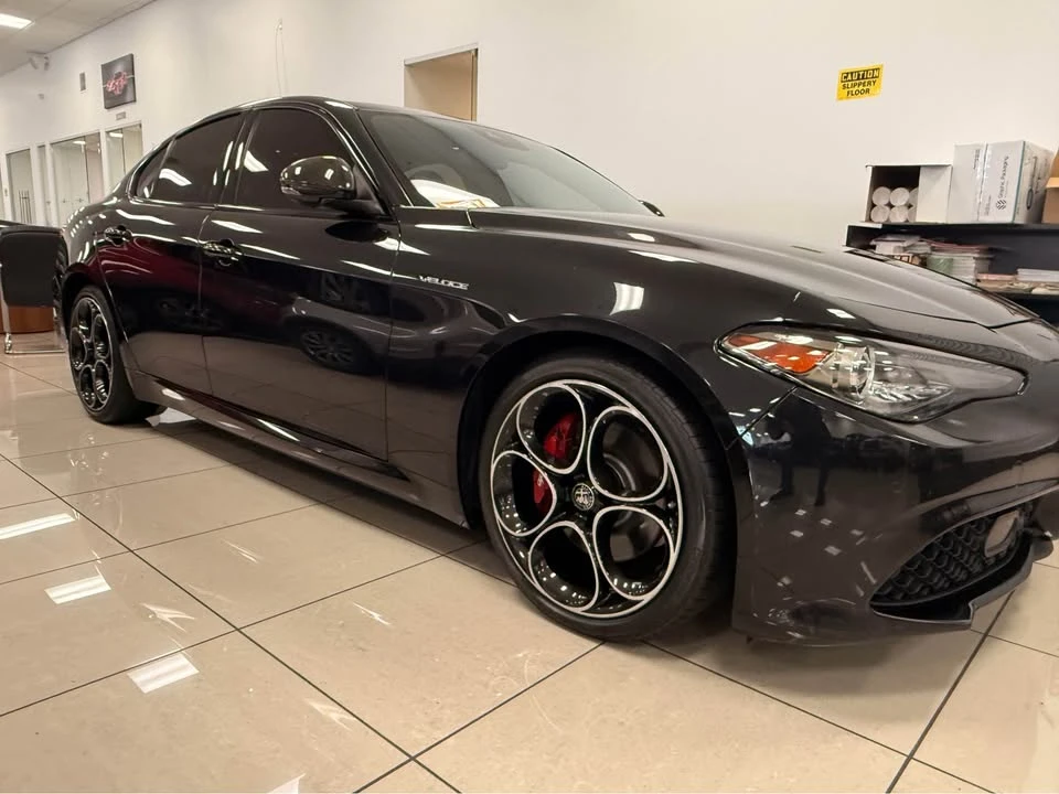 2022 Alfa Romeo Giulia - Image 2 of 17