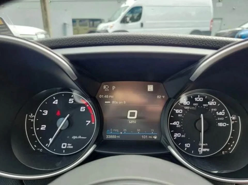 2022 Alfa Romeo Giulia - Image 13 of 18