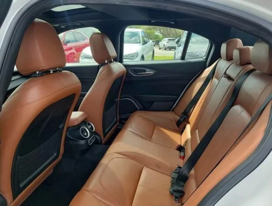 2022 Alfa Romeo Giulia - Image 8 of 18