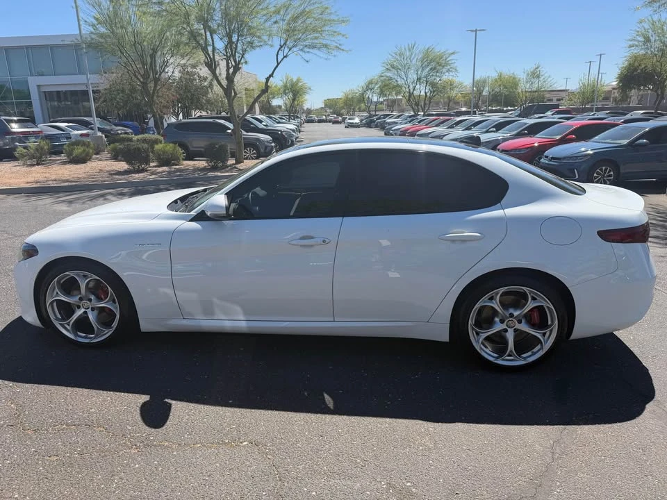 2022 Alfa Romeo Giulia - Image 8 of 12