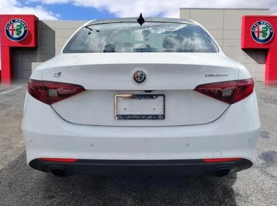 2022 Alfa Romeo Giulia - Image 3 of 18
