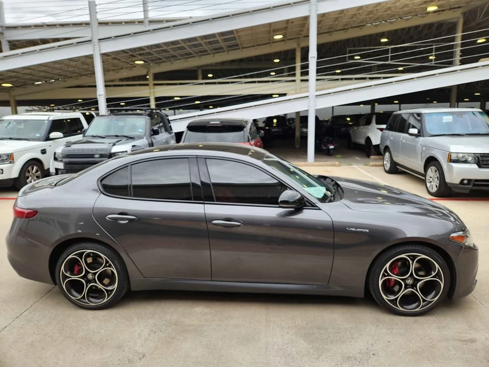 2022 Alfa Romeo Giulia - Image 4 of 11
