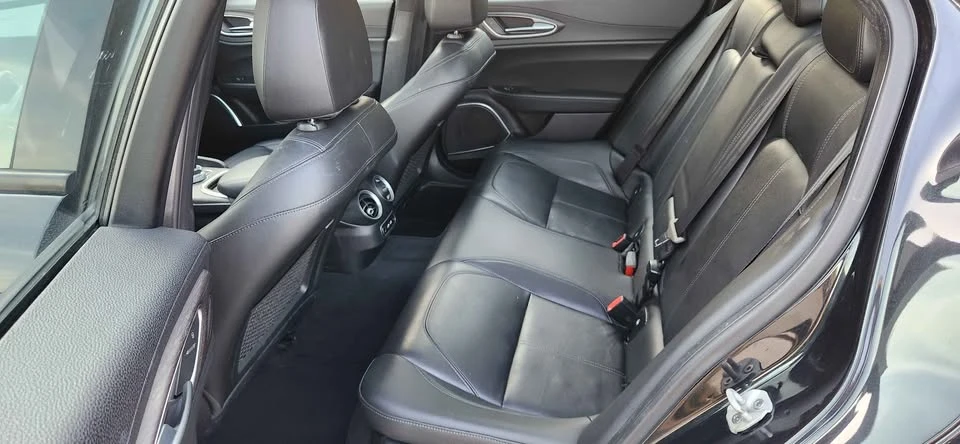 2022 Alfa Romeo Giulia - Image 15 of 19