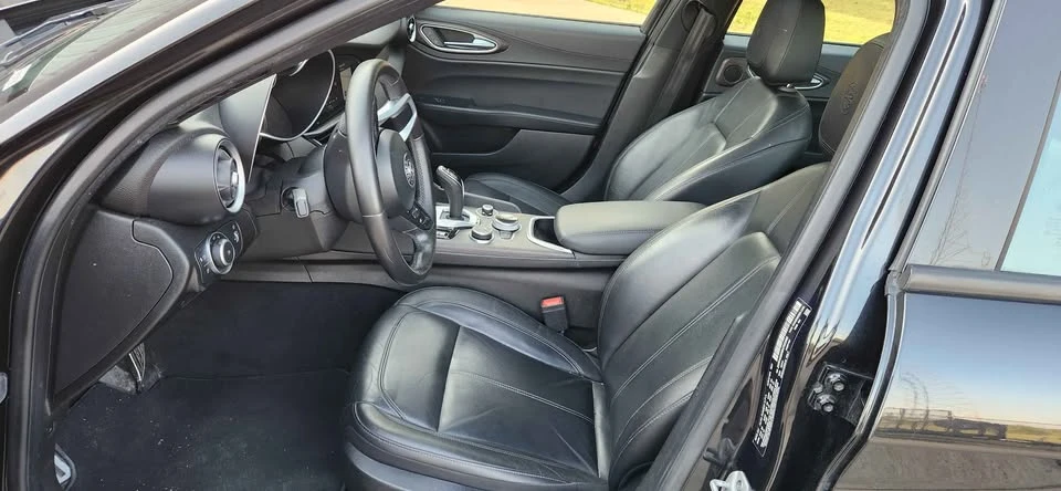 2022 Alfa Romeo Giulia - Image 14 of 19