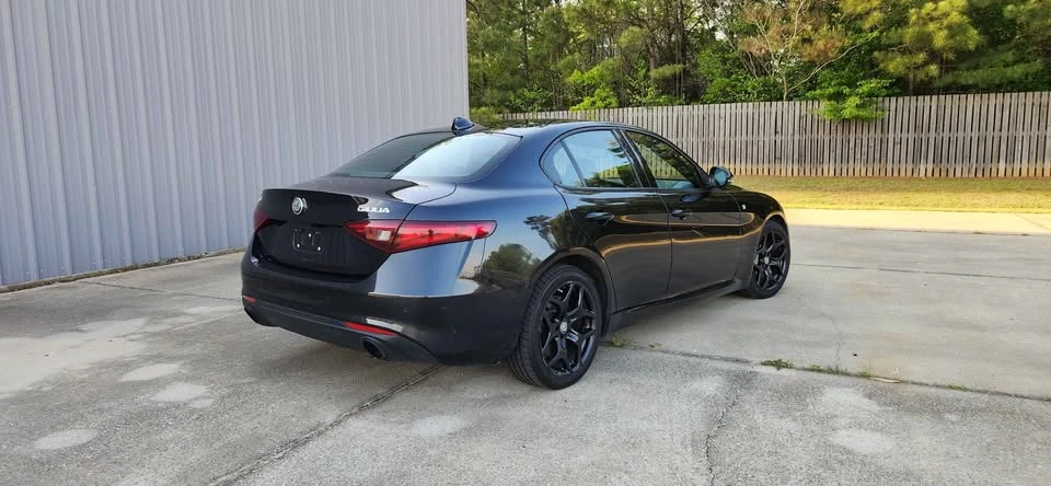 2022 Alfa Romeo Giulia - Image 4 of 19