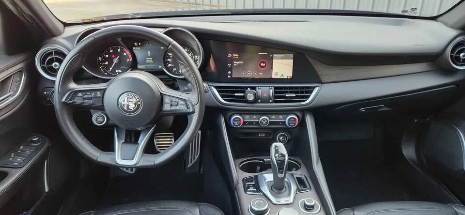 2022 Alfa Romeo Giulia - Image 17 of 19