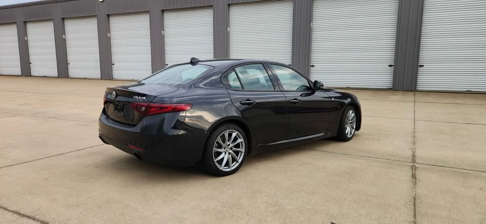 2022 Alfa Romeo Giulia - Image 5 of 13