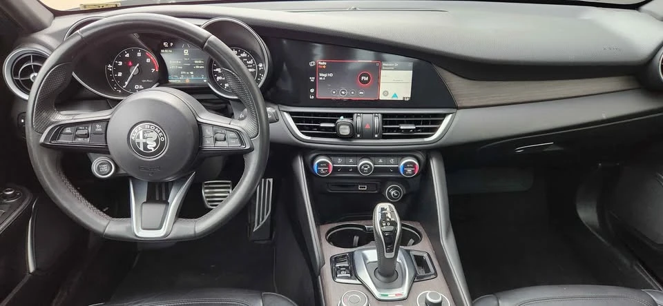 2022 Alfa Romeo Giulia - Image 12 of 13