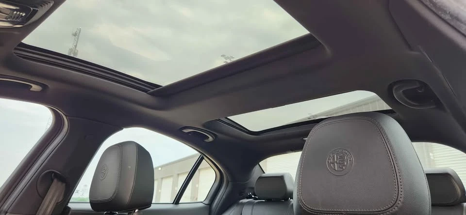 2022 Alfa Romeo Giulia - Image 11 of 13