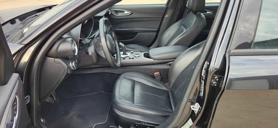 2022 Alfa Romeo Giulia - Image 9 of 13