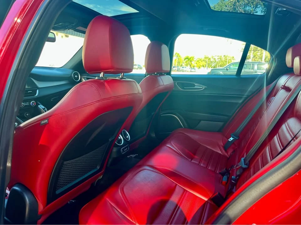 2022 Alfa Romeo Giulia - Image 10 of 17