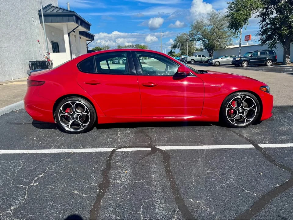 2022 Alfa Romeo Giulia - Image 5 of 17