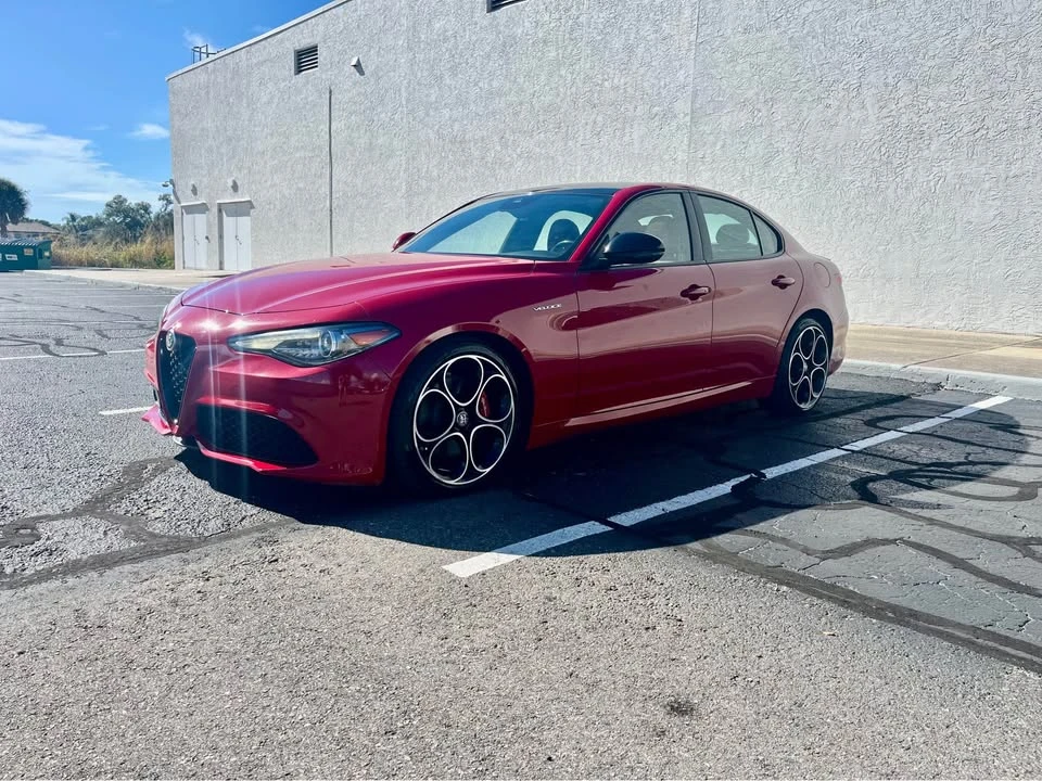 2022 Alfa Romeo Giulia - Image 2 of 17