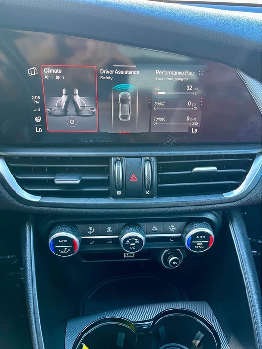 2022 Alfa Romeo Giulia - Image 13 of 17
