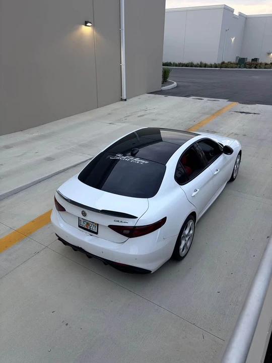 2022 Alfa Romeo Giulia - Image 5 of 5