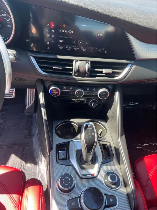 2022 Alfa Romeo Giulia - Image 10 of 13