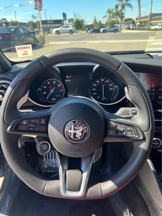 2022 Alfa Romeo Giulia - Image 9 of 13